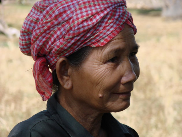 Dame met Khmer doek