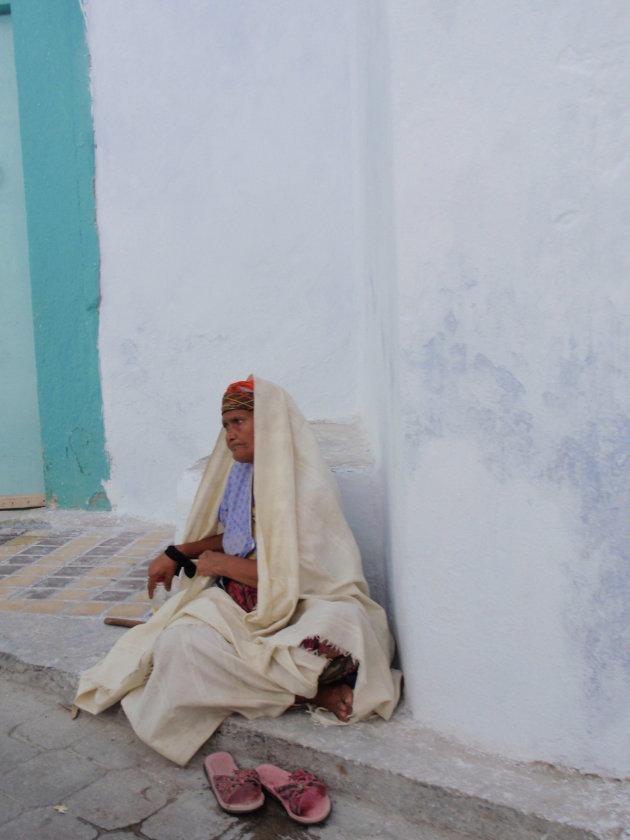 Een Tunesische vrouw in Kairouan