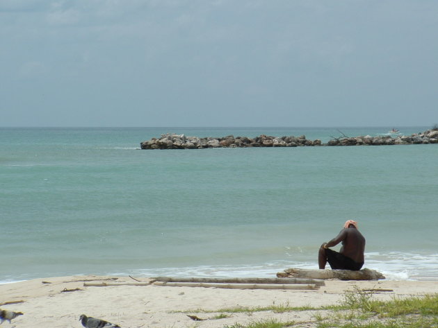 jamaicaan aan het strand