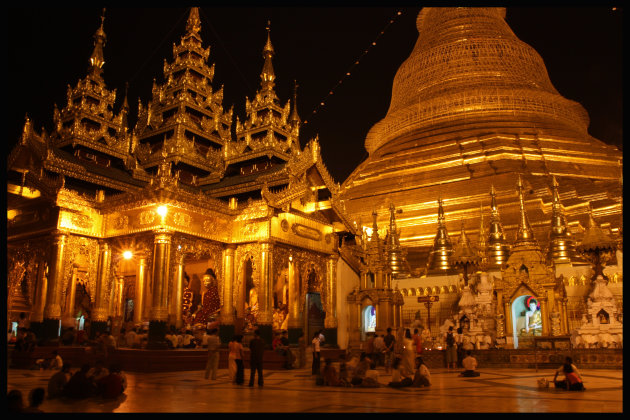 Shwedagon by night