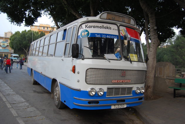 Geweldige oude bus op Cyprus