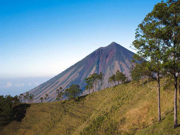 Gunung Inerie vulkaan op Flores