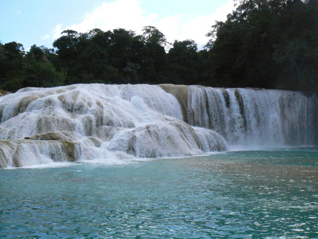 Blauwe waterval Agua Azul in Chiapas