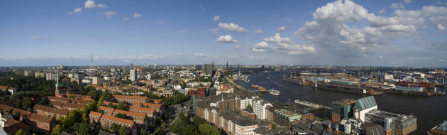 Panorama over de haven van Hamburg
