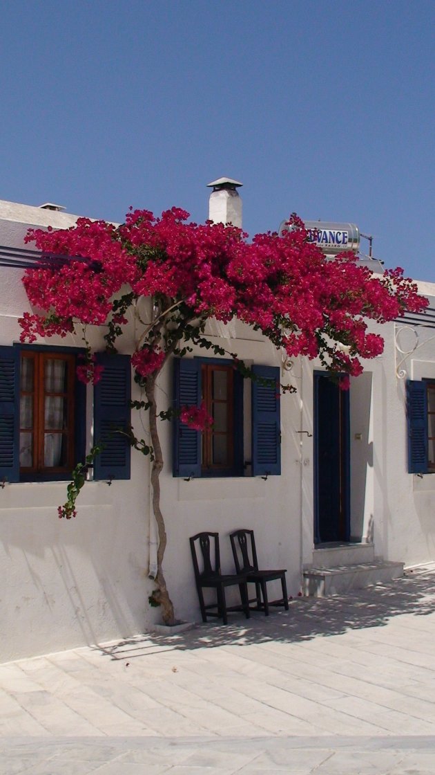 Een straatje in Lefkes, Paros