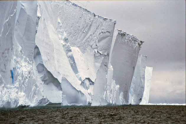 IJsberg op zee