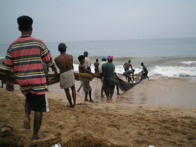 Sri Lanka - vissershalen hun vangst binnen