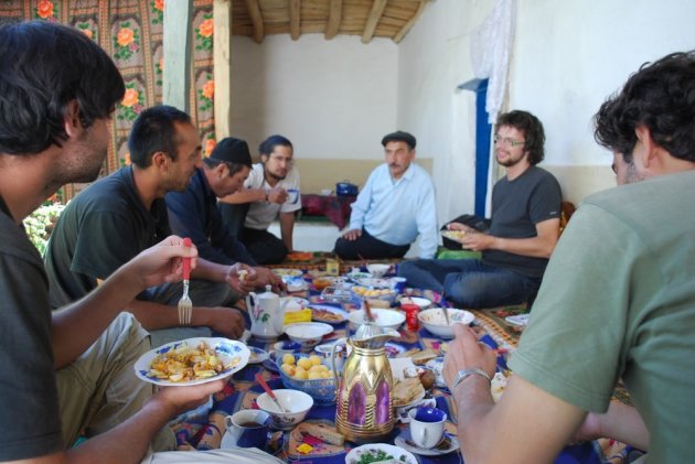 Lunch in de Wakhan-vallei