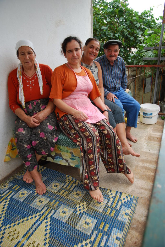 Turkse familie boven Butterfly valley
