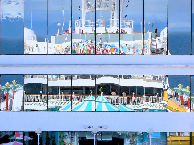 reflecite van een cruiseship
