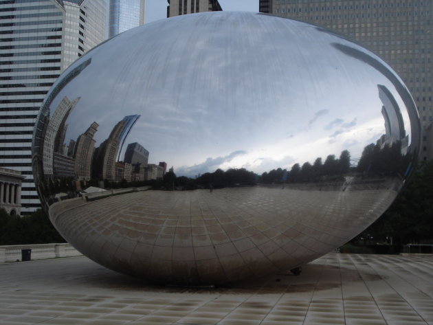 Spiegelbeeld van de skyline van Chicago
