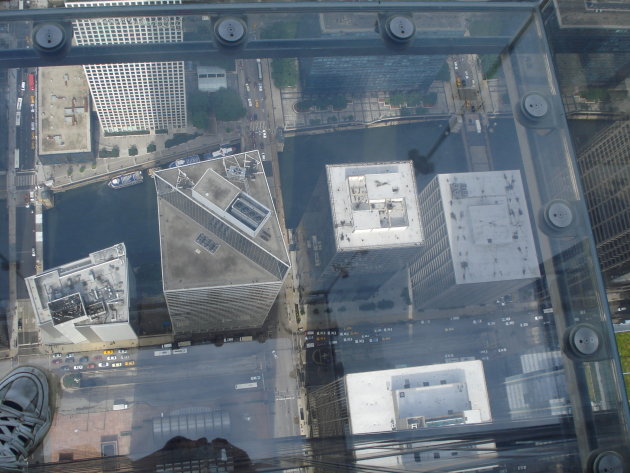 Het uitzicht recht naar beneden vanaf Willes Tower (Vroeger Sears Tower)