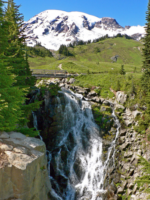 Myrtle falls verwerkt smeltwater van Mount Ranier.