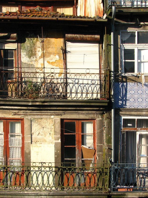 Gedeelte van een voorgevel van een huis/gebouw in Porto