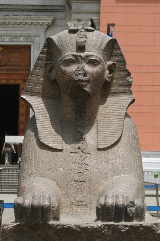 sfinks voor het Egyptisch Museum
