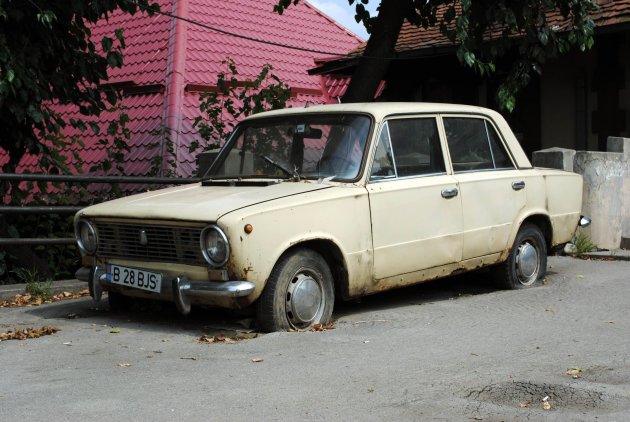 Oude auto in Boekarest