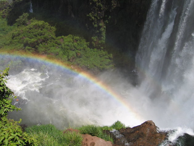 Waterval met regenboog