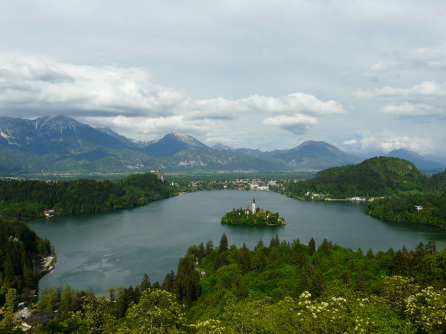 Meer van Bled met de Julische Alpen op de achtergrond