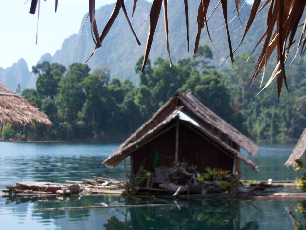 hutje in het Nationaal Park Khao Sok