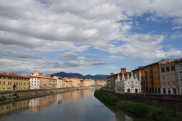 Uiticht over de Arno in Toscane