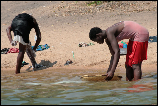 (Af)wassen in het meer van Malawi