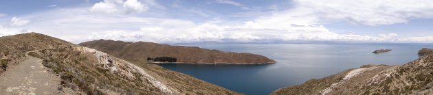 Lake Titicaca bezien vanaf Isla del Sol nabij Copacabana in Bolivia