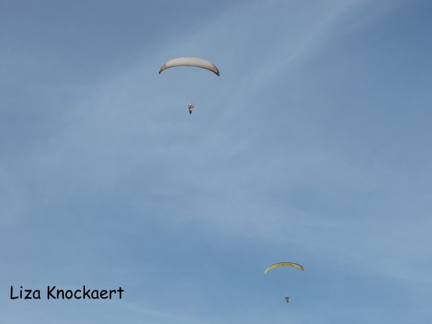 Parachutes in de lucht