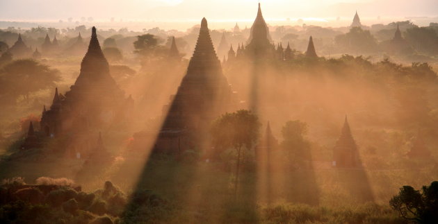 De avond valt over Bagan