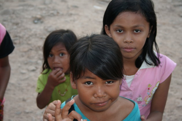 bedelende kinderen onderweg naar Siem reap