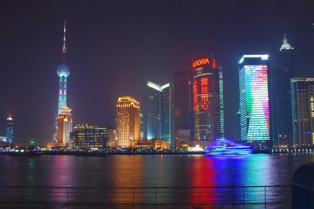 Skyline Shanghai bij nacht