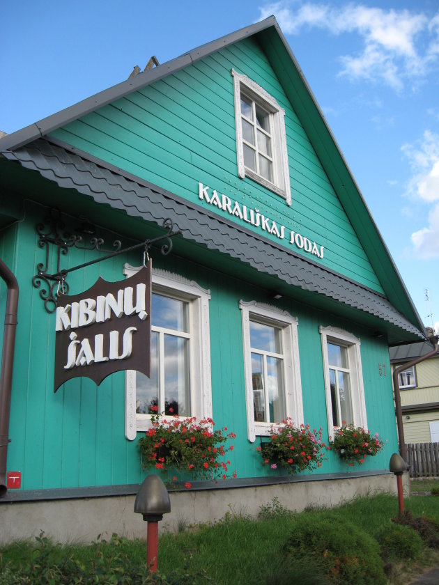 Kleurrijk restaurant in Trakai