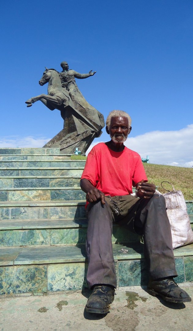 Cubaanse meneer op het Plein van de Revolutie - Santiago de Cuba