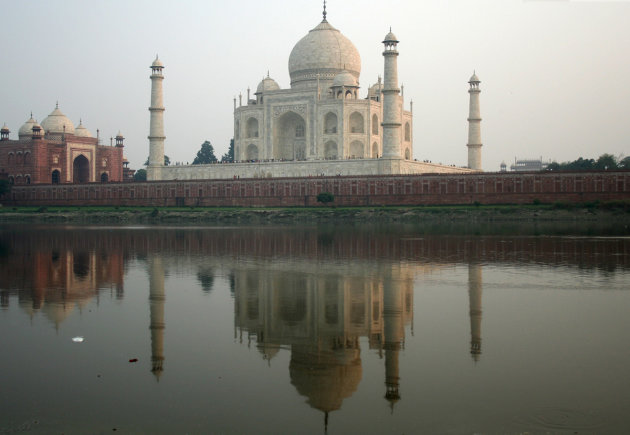 Taj Mahal van de achterzijde gezien
