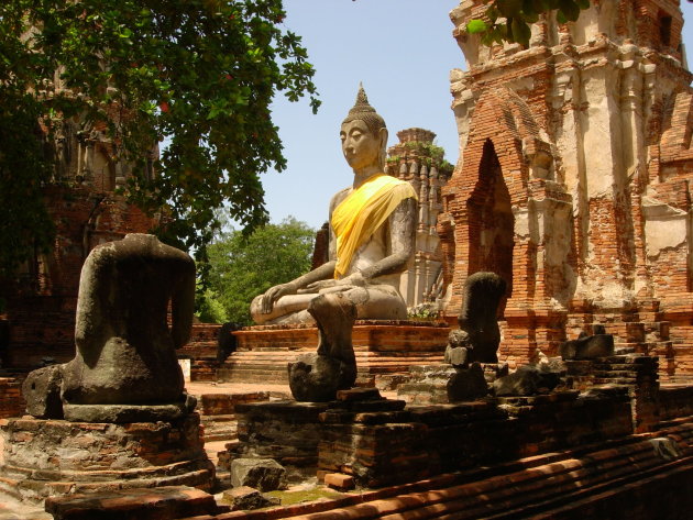 De oude stad Ayutthaya met zijn vele tempels en boeddhabeelden.