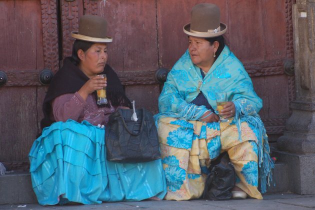 Cholita's bij Iglesia San Fransisco in La Paz.