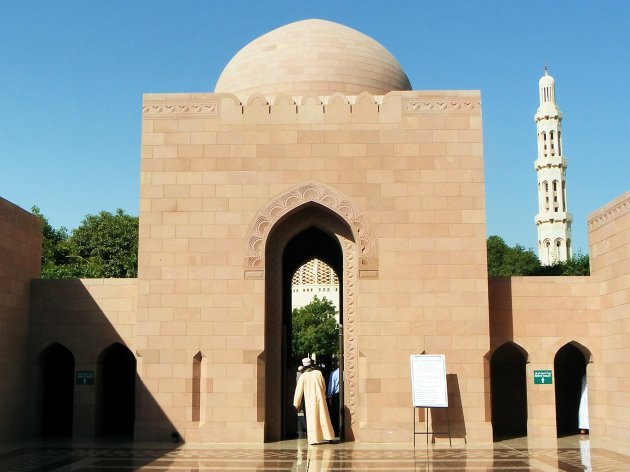 Sultan Qabous moskee, bezoekersingang
