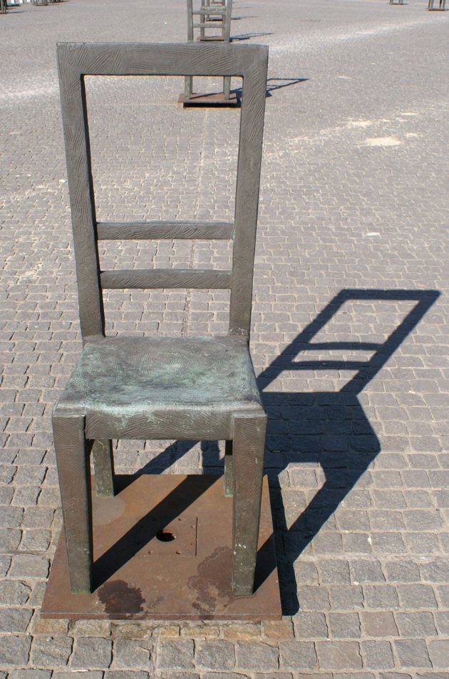 De lege stoelen van het Plac Zgody