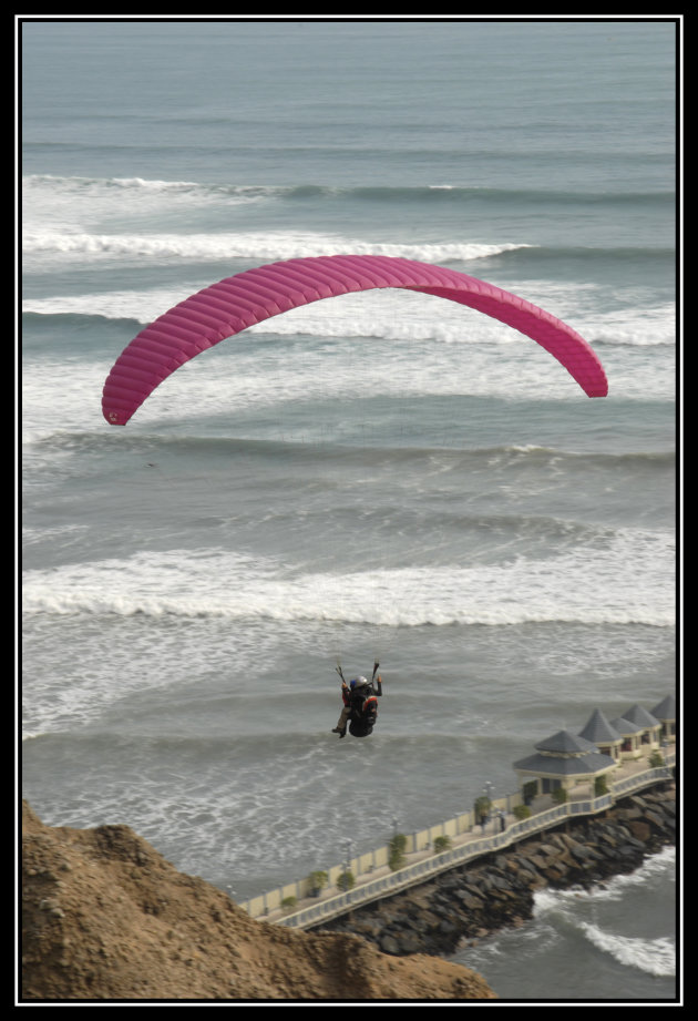 Paraglider en pier