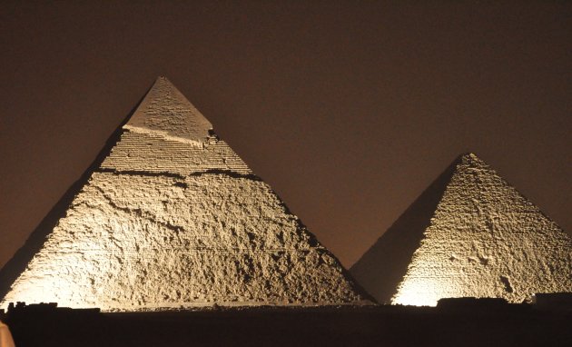 Piramides van Gizeh in 'zilver'