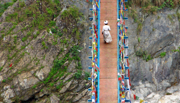 Tegen de klippen op: brug over de Teesta in Sikkim