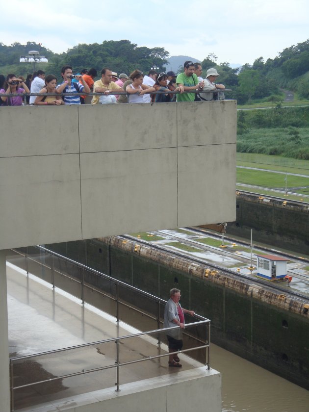 Toeschouwers bij het Panama kanaal