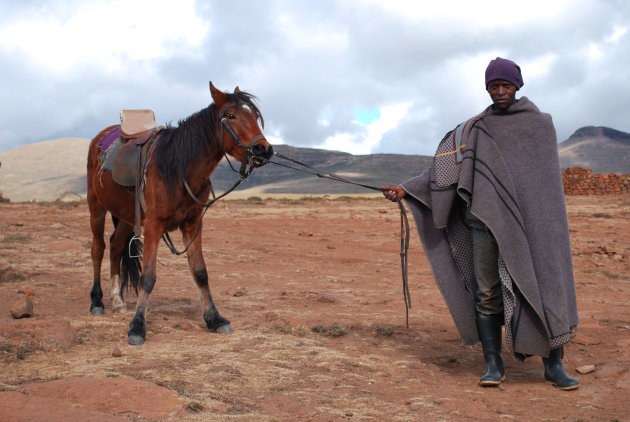 Man met paard in Lesotho
