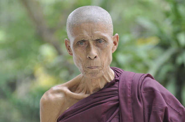 mager tot op het bod is deze monnik uit Bago