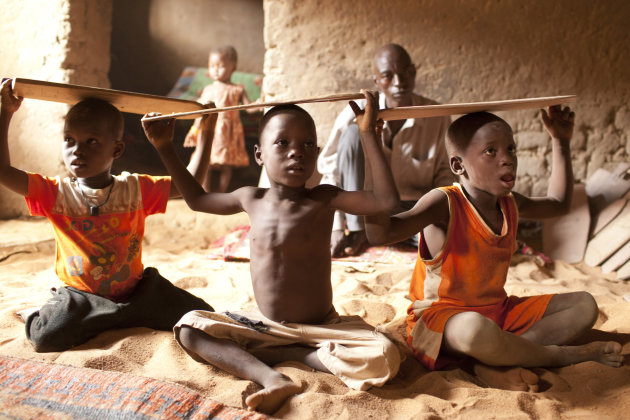 Jonge studenten in een koranschool in Djenne, Mali
