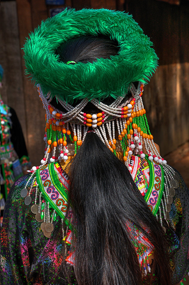 Feestelijke klederdarcht Hmong meisje