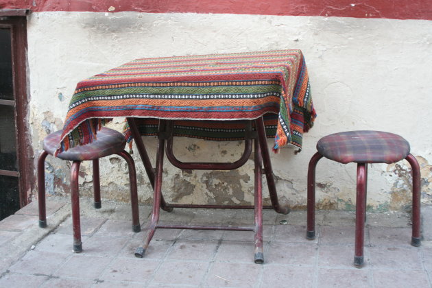 Tafel en stoelen