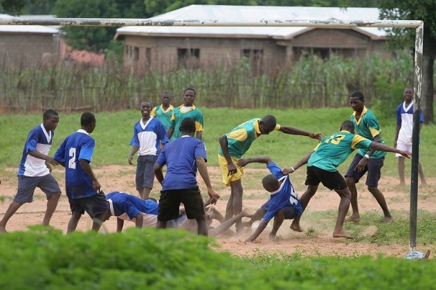 Fanatieke voetballers in Ghana