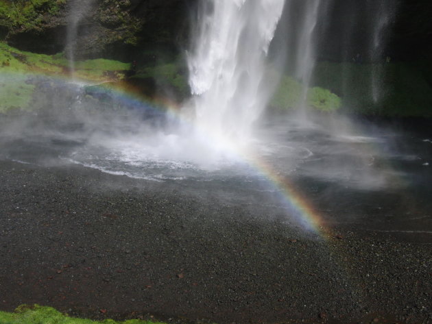 regenboog boven een giga waterval 
