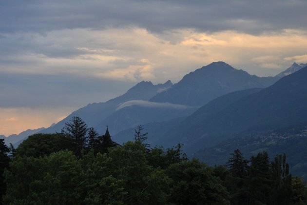 scende la notte ad Aosta 
