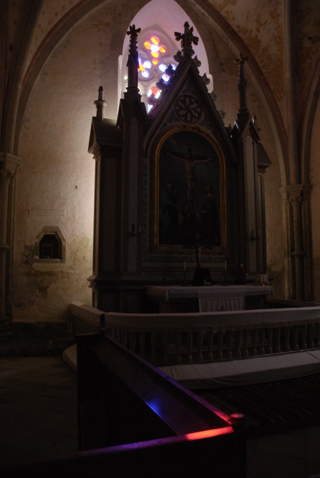 Gekleurd Strijklicht in het kerkje van Karja